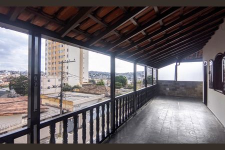 Casa à venda com 185m², 4 quartos e 1 vagaVaranda