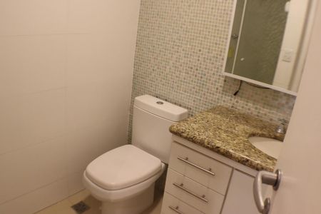 Apartamento à venda com 210m², 5 quartos e 3 vagas Apartamento à venda com 210m², 5 quartos e 3 vagasBanheiro Suíte 1