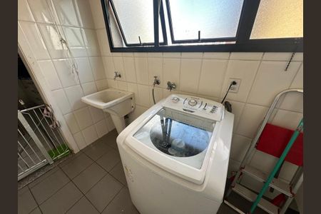 Apartamento à venda com 210m², 5 quartos e 3 vagas Apartamento à venda com 210m², 5 quartos e 3 vagasÁrea de Serviço