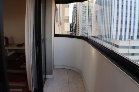 Apartamento à venda com 210m², 5 quartos e 3 vagas Apartamento à venda com 210m², 5 quartos e 3 vagasVaranda