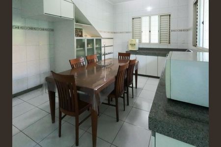 Casa para alugar com 421m², 5 quartos e 8 vagasCozinha