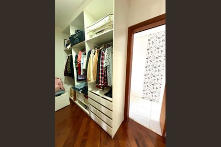 Casa à venda com 600m², 4 quartos e 7 vagasSuíte 3