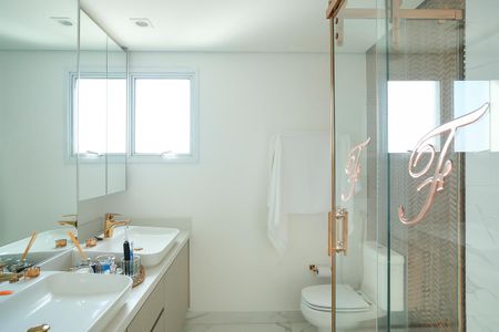 Apartamento à venda com 264m², 3 quartos e 4 vagasBanheiro da suíte 1