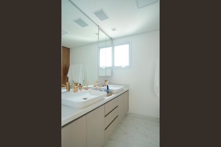 Apartamento à venda com 264m², 3 quartos e 4 vagasBanheiro da suíte 1