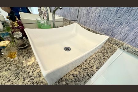 Apartamento para alugar com 65m², 2 quartos e 1 vaga Apartamento para alugar com 65m², 2 quartos e 1 vagaBanheiro