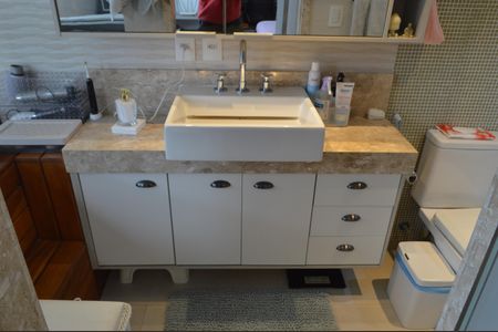 Apartamento à venda com 228m², 4 quartos e 2 vagasBanheiro da Suíte