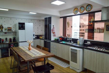 Apartamento à venda com 228m², 4 quartos e 2 vagasCozinha 2