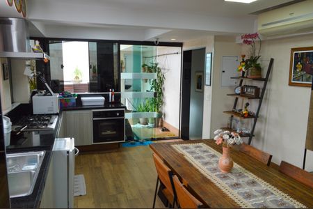 Apartamento à venda com 228m², 4 quartos e 2 vagasCozinha 2