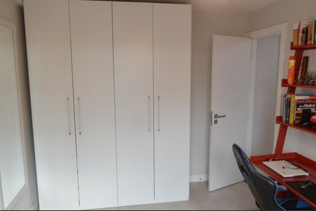 Apartamento à venda com 228m², 4 quartos e 2 vagasQuarto 3