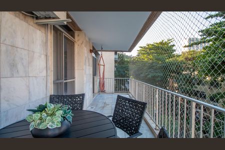 Apartamento à venda com 100m², 2 quartos e 1 vaga Apartamento à venda com 100m², 2 quartos e 1 vagaSala Varanda