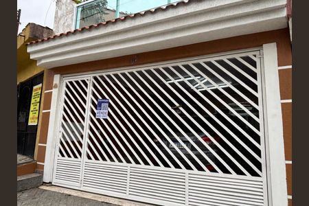 Casa à venda com 207m², 3 quartos e 2 vagas Casa à venda com 207m², 3 quartos e 2 vagasFachada