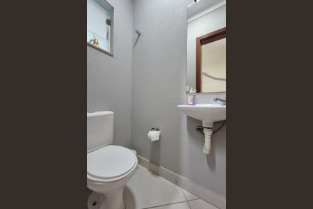 Casa à venda com 217m², 3 quartos e 5 vagasBanheiro 2