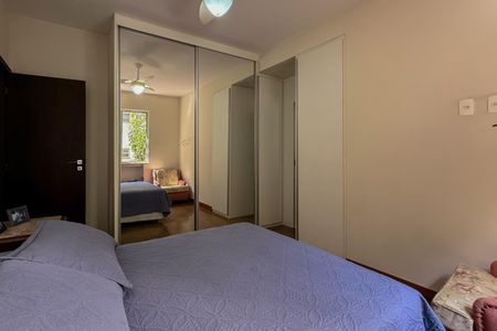 Apartamento à venda com 260m², 4 quartos e 2 vagas Apartamento à venda com 260m², 4 quartos e 2 vagasQuarto 3 - Suíte
