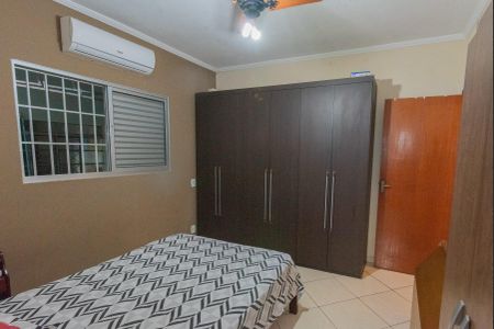 Casa à venda com 180m², 2 quartos e 5 vagas Casa à venda com 180m², 2 quartos e 5 vagasSuíte
