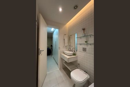 Apartamento à venda com 70m², 2 quartos e sem vagaBanheiro da Suíte