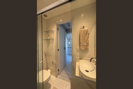 Apartamento à venda com 70m², 2 quartos e sem vagaBanheiro da Suíte 2