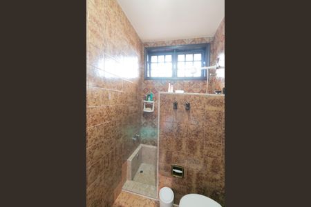 Casa para alugar com 555m², 5 quartos e 10 vagas Casa para alugar com 555m², 5 quartos e 10 vagasBanheiro Suíte 1