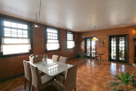 Casa para alugar com 555m², 5 quartos e 10 vagas Casa para alugar com 555m², 5 quartos e 10 vagasSala