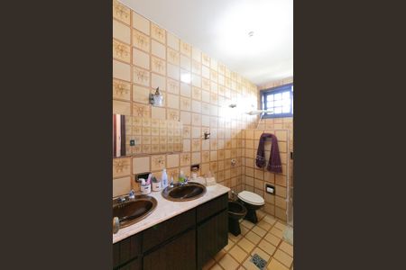 Casa para alugar com 555m², 5 quartos e 10 vagas Casa para alugar com 555m², 5 quartos e 10 vagasBanheiro 1