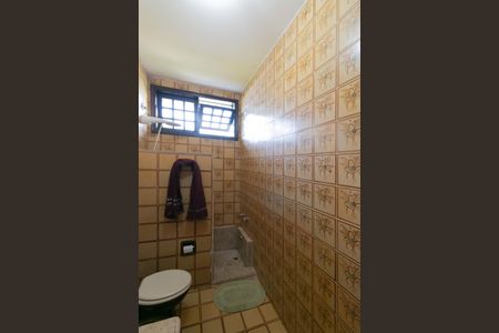 Casa para alugar com 555m², 5 quartos e 10 vagas Casa para alugar com 555m², 5 quartos e 10 vagasBanheiro 1