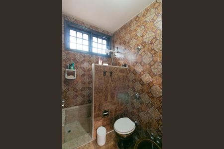 Casa para alugar com 555m², 5 quartos e 10 vagas Casa para alugar com 555m², 5 quartos e 10 vagasBanheiro Suíte 1