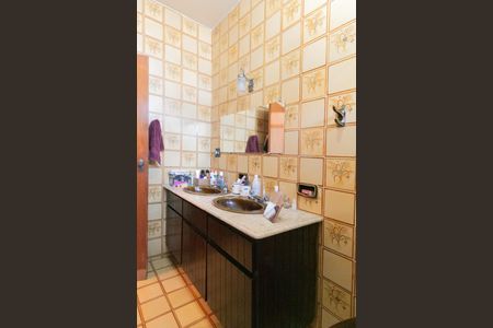 Casa para alugar com 555m², 5 quartos e 10 vagas Casa para alugar com 555m², 5 quartos e 10 vagasBanheiro 1