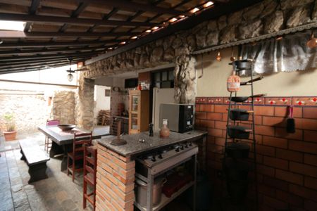 Casa para alugar com 555m², 5 quartos e 10 vagas Casa para alugar com 555m², 5 quartos e 10 vagasÁrea comum