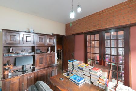 Casa para alugar com 555m², 5 quartos e 10 vagas Casa para alugar com 555m², 5 quartos e 10 vagasEscritório