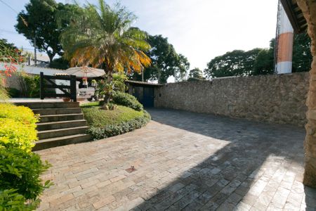 Casa para alugar com 555m², 5 quartos e 10 vagas Casa para alugar com 555m², 5 quartos e 10 vagasÁrea comum