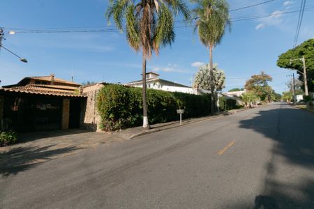 Casa para alugar com 555m², 5 quartos e 10 vagas Casa para alugar com 555m², 5 quartos e 10 vagasVista da Rua