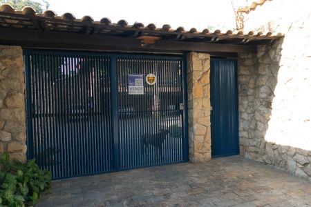 Casa para alugar com 555m², 5 quartos e 10 vagas Casa para alugar com 555m², 5 quartos e 10 vagasFachada + Placa