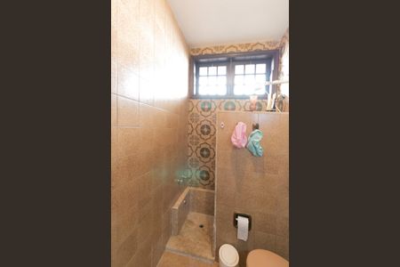 Casa para alugar com 555m², 5 quartos e 10 vagas Casa para alugar com 555m², 5 quartos e 10 vagasBanheiro Suíte 2