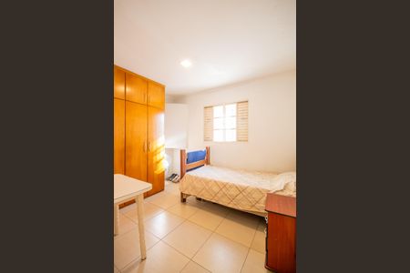 Casa à venda com 310m², 3 quartos e 2 vagas Casa à venda com 310m², 3 quartos e 2 vagasQuarto 2