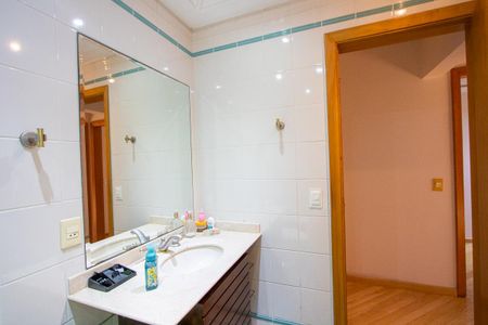 Apartamento à venda com 211m², 4 quartos e 3 vagasBanheiro social