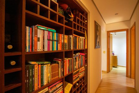 Apartamento à venda com 211m², 4 quartos e 3 vagasCorredor