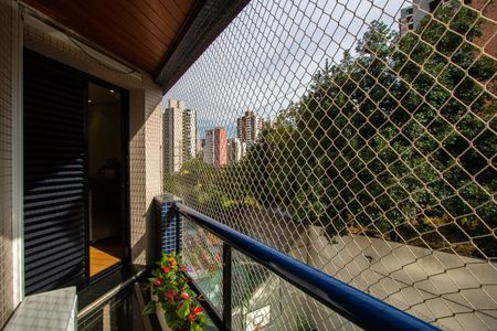 Apartamento à venda com 211m², 4 quartos e 3 vagasVaranda