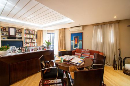 Apartamento à venda com 211m², 4 quartos e 3 vagasSala