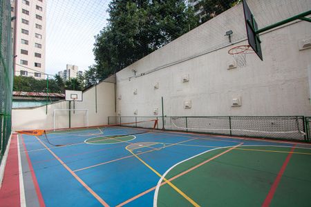 Apartamento à venda com 211m², 4 quartos e 3 vagasÁrea comum - Quadra esportiva