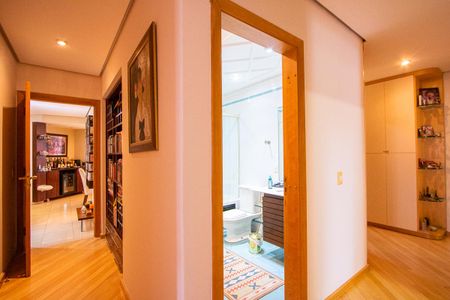 Apartamento à venda com 211m², 4 quartos e 3 vagasCorredor