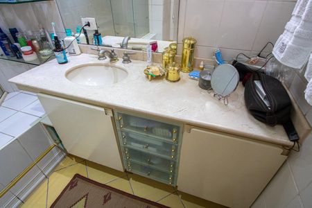 Apartamento à venda com 211m², 4 quartos e 3 vagasBanheiro da Suíte 1