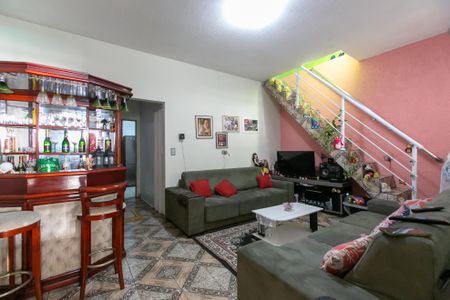 Casa à venda com 200m², 6 quartos e 2 vagas Casa à venda com 200m², 6 quartos e 2 vagasSala