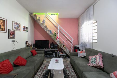 Casa à venda com 200m², 6 quartos e 2 vagas Casa à venda com 200m², 6 quartos e 2 vagasSala