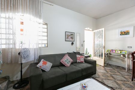 Casa à venda com 200m², 6 quartos e 2 vagas Casa à venda com 200m², 6 quartos e 2 vagasSala