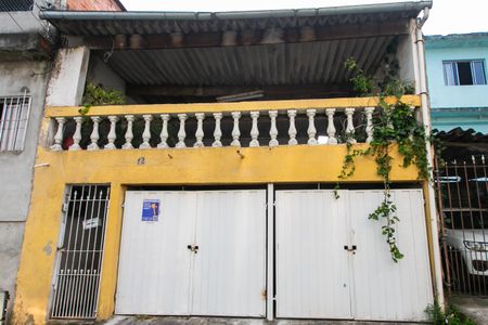 Casa à venda com 200m², 6 quartos e 2 vagas Casa à venda com 200m², 6 quartos e 2 vagasFachada