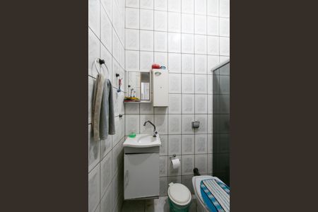 Casa à venda com 200m², 6 quartos e 2 vagas Casa à venda com 200m², 6 quartos e 2 vagasBanheiro 2