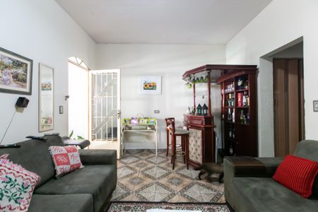 Casa à venda com 200m², 6 quartos e 2 vagas Casa à venda com 200m², 6 quartos e 2 vagasSala