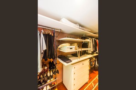 Casa à venda com 730m², 4 quartos e 6 vagasCloset da suíte