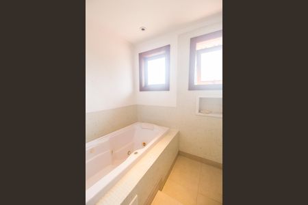 Casa à venda com 730m², 4 quartos e 6 vagasBanheiro da Suíte