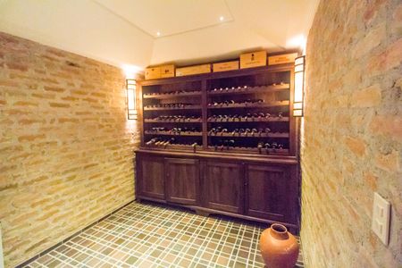 Casa à venda com 730m², 4 quartos e 6 vagasAdega  