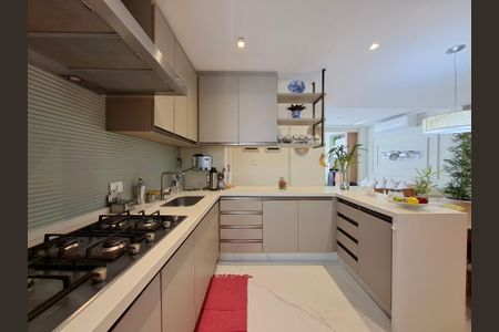 Apartamento à venda com 130m², 3 quartos e sem vagaCozinha